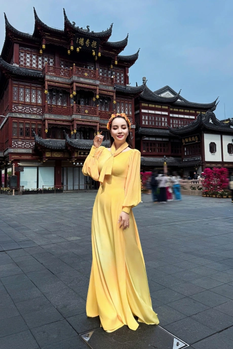 Vẻ đẹp của Mai Thu Huyền tại sự kiện