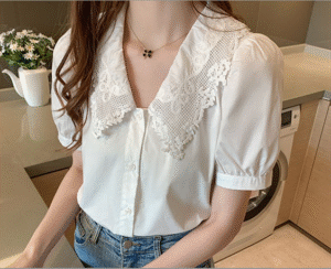 Áo Cổ Peter Pan Và Chân Váy Xòe