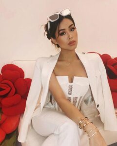 Phụ Kiện Xa Xỉ Tôn Vinh Sự Quyến Rũ