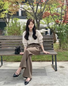 Áo Sơ Mi Nhấn Eo và Quần Âu