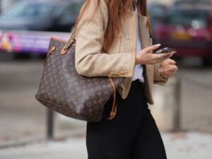 Sự Phát Triển Của “Bản Dupe”